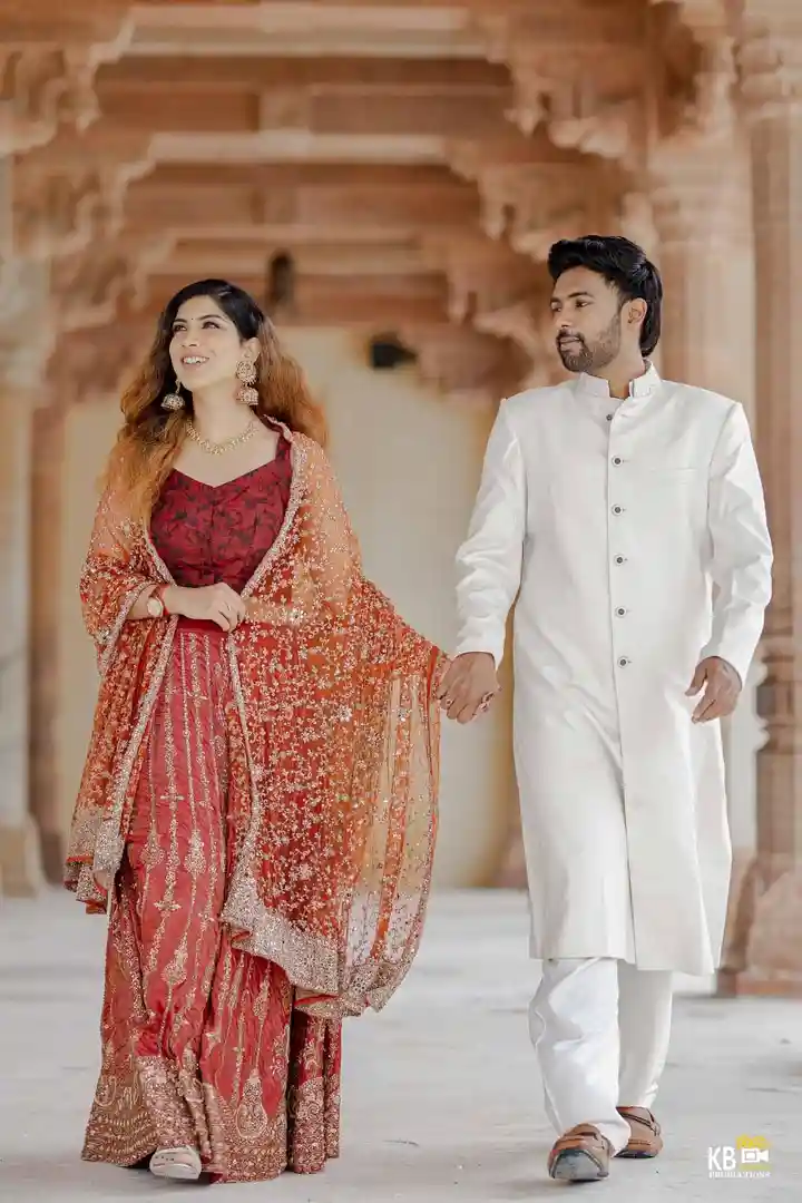 Pre wedding photographers in Mumbai capturing a romantic couple photoshoot near Gateway of India and Taj Mahal Palace