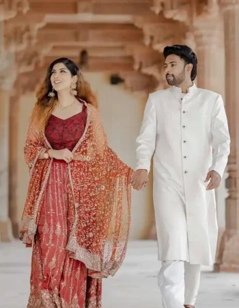 Pre wedding photographers in Mumbai capturing a romantic couple photoshoot near Gateway of India and Taj Mahal Palace