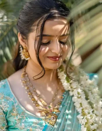 Wedding photography in Gurugram featuring South Indian bride in silk saree and temple jewelry, captured by KB Studio Productions